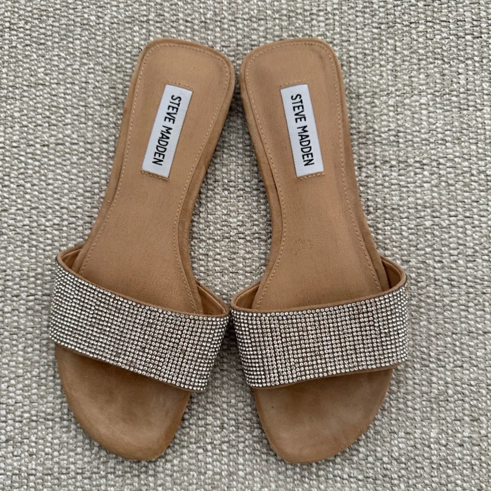 Steve Madden Women's Rhinestone Silver and Tan Slide Sandals, Size 7 - Picture 2 of 3